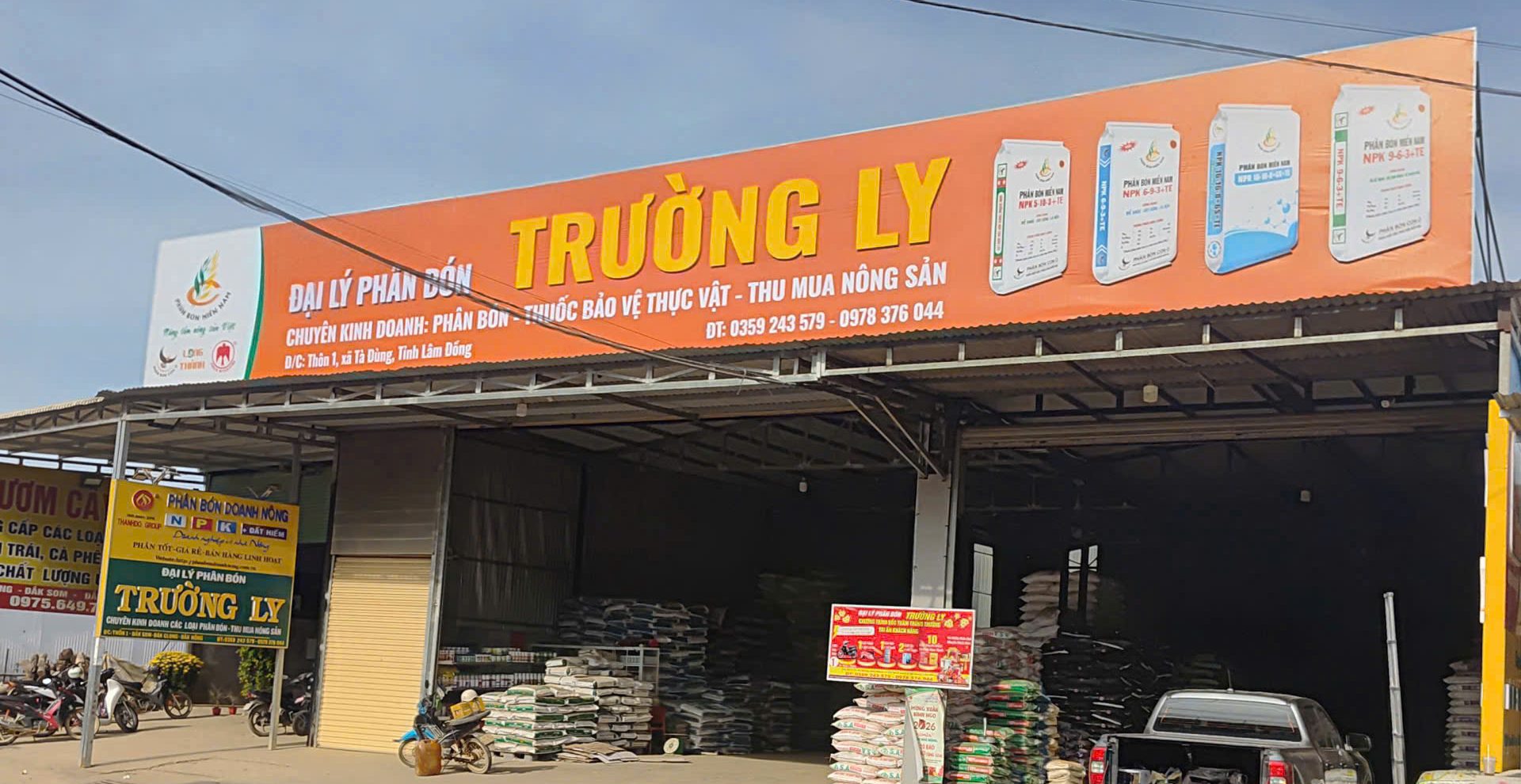 So sánh pano bạt và pano tôn
